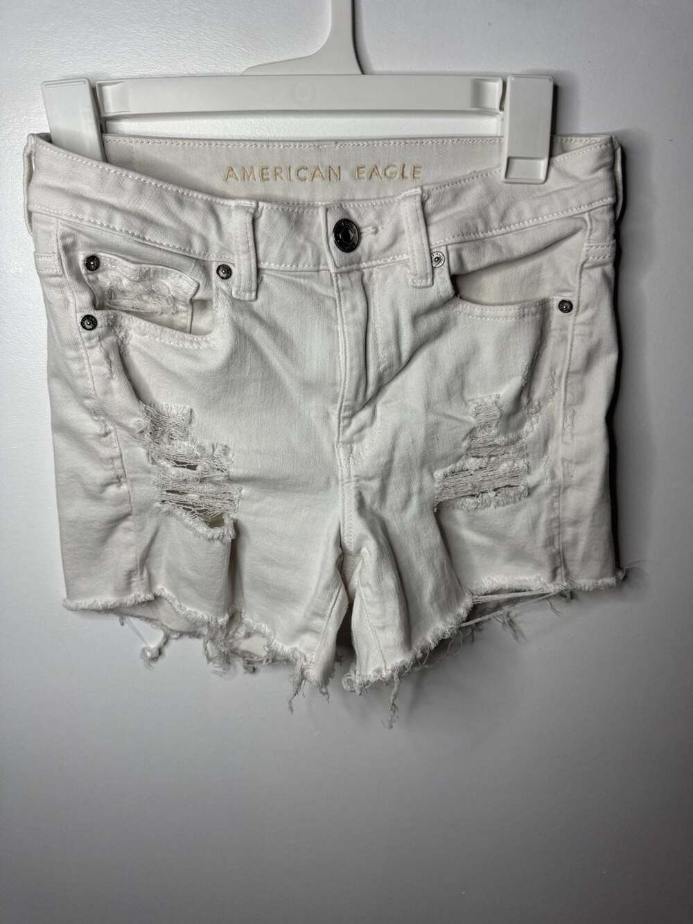American Eagle Women's White Distressed Raw Hem Denim 6 Jean Shorts